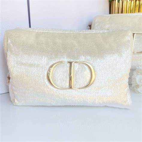 dior solar pouch|dior velvet pouch design.